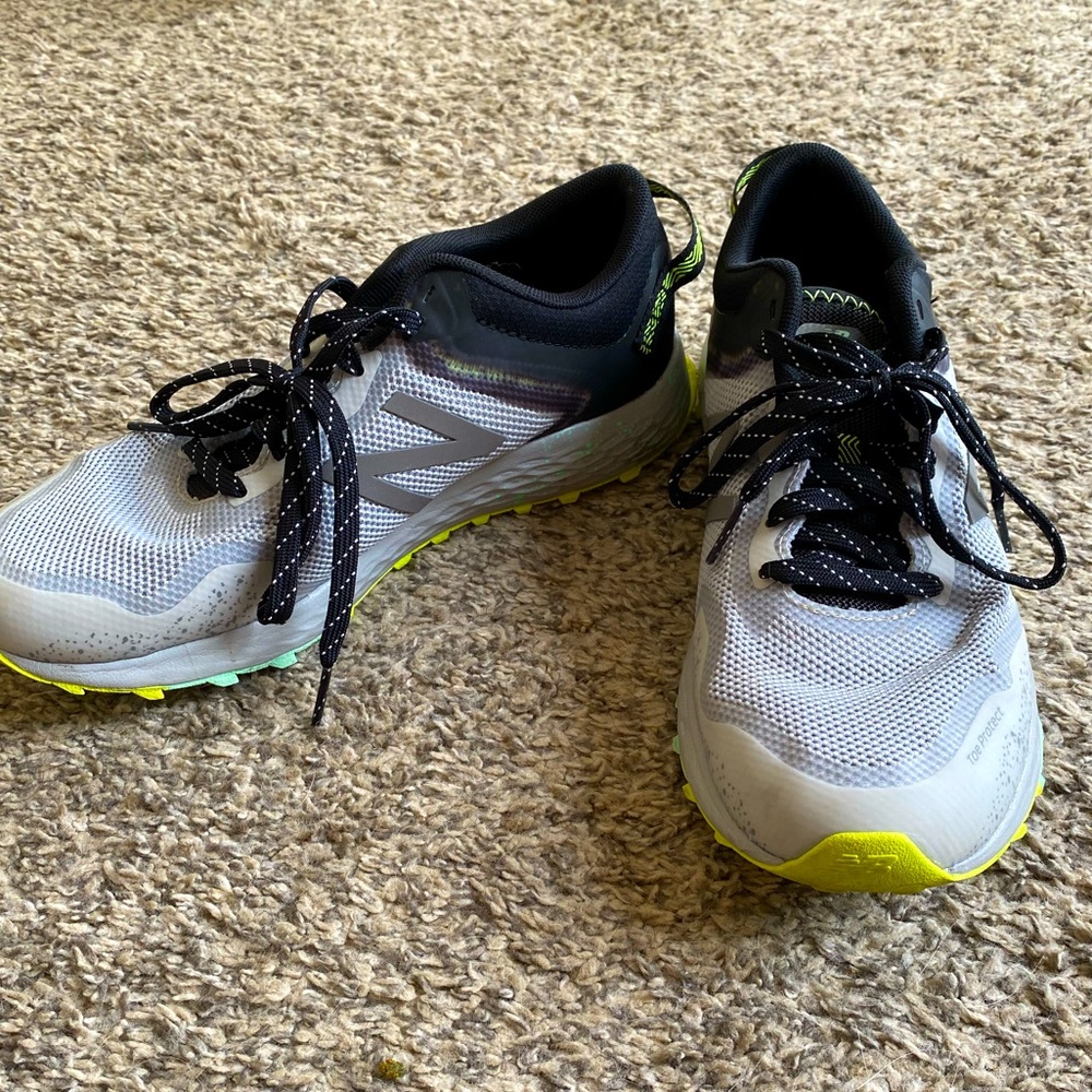 W9.5 EUC New Balance Trail Arishi Running Shoe